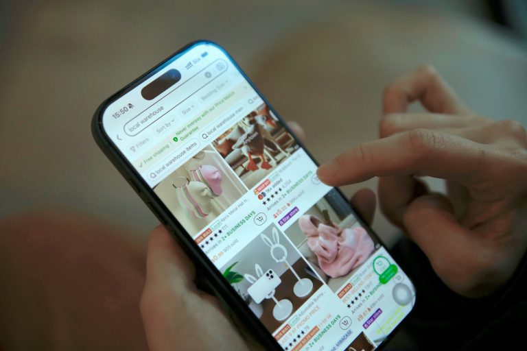 ebsite Toko Online vs Instagram Shop